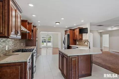 Kitchen - 3501 Glengate Dr, Springfield, IL 62711 photo 2 of 4