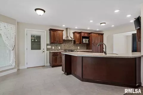 Kitchen - 3501 Glengate Dr, Springfield, IL 62711 photo 1 of 4