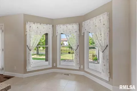 Entry Way - 3501 Glengate Dr, Springfield, IL 62711 photo 1 of 3