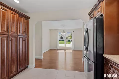 Entry Way - 3501 Glengate Dr, Springfield, IL 62711 photo 2 of 3