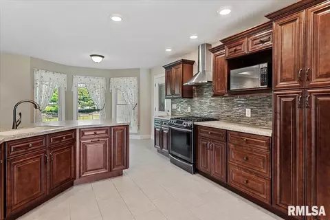 Kitchen - 3501 Glengate Dr, Springfield, IL 62711 photo 4 of 4