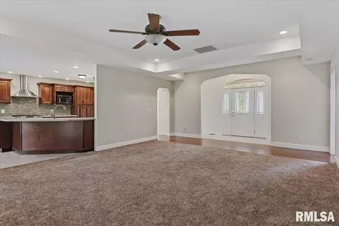 Living - 3501 Glengate Dr, Springfield, IL 62711 photo 2 of 3