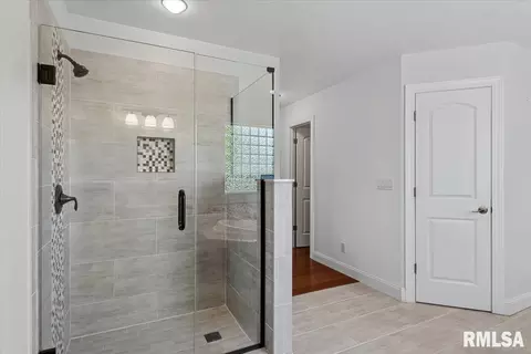 Entry Way - 3501 Glengate Dr, Springfield, IL 62711 photo 3 of 3
