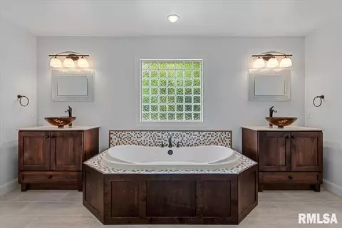 Bath - 3501 Glengate Dr, Springfield, IL 62711 photo 1 of 3