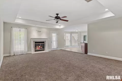 Living - 3501 Glengate Dr, Springfield, IL 62711 photo 1 of 3