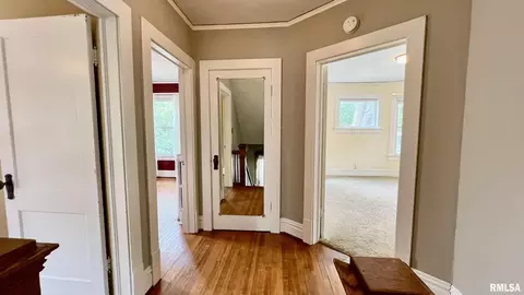 Entry Way - 401 E Keys Ave, Springfield, IL 62702 photo 6 of 8