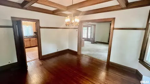 Entry Way - 401 E Keys Ave, Springfield, IL 62702 photo 3 of 8