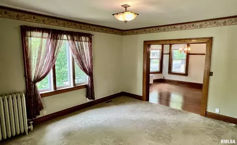 Living - 401 E Keys Ave, Springfield, IL 62702 photo 3 of 3