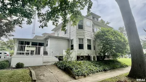 Exterior - 401 E Keys Ave, Springfield, IL 62702 photo 5 of 13