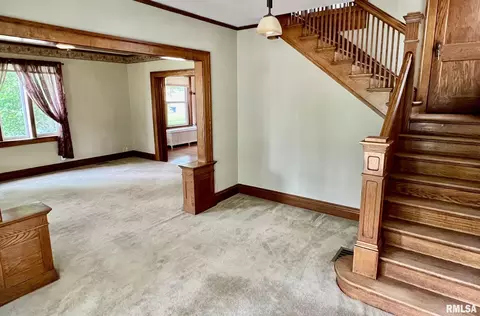 Entry Way - 401 E Keys Ave, Springfield, IL 62702 photo 1 of 8