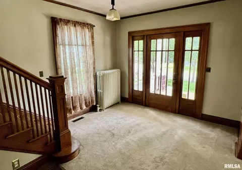 Entry Way - 401 E Keys Ave, Springfield, IL 62702 photo 2 of 8