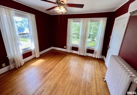 Bedroom - 401 E Keys Ave, Springfield, IL 62702 photo 5 of 10