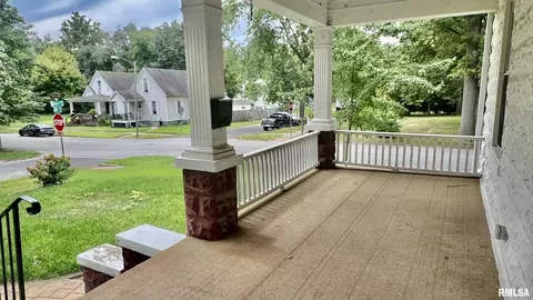 Exterior - 401 E Keys Ave, Springfield, IL 62702 photo 8 of 13
