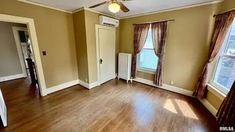 Bedroom - 401 E Keys Ave, Springfield, IL 62702 photo 9 of 10