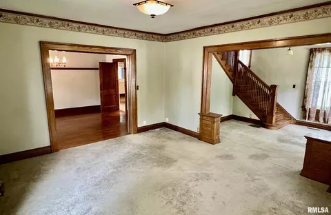 Living - 401 E Keys Ave, Springfield, IL 62702 photo 1 of 3