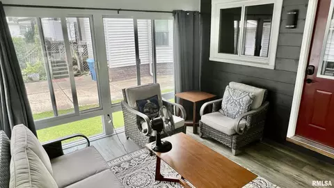 Exterior - 401 E Keys Ave, Springfield, IL 62702 photo 3 of 13