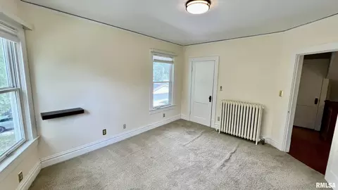 Bedroom - 401 E Keys Ave, Springfield, IL 62702 photo 3 of 10