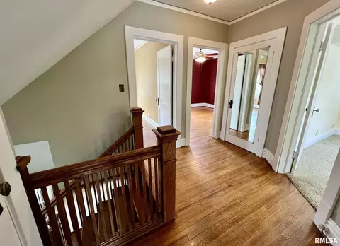 Entry Way - 401 E Keys Ave, Springfield, IL 62702 photo 7 of 8
