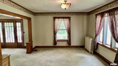Living - 401 E Keys Ave, Springfield, IL 62702 photo 2 of 3