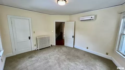 Bedroom - 401 E Keys Ave, Springfield, IL 62702 photo 4 of 10