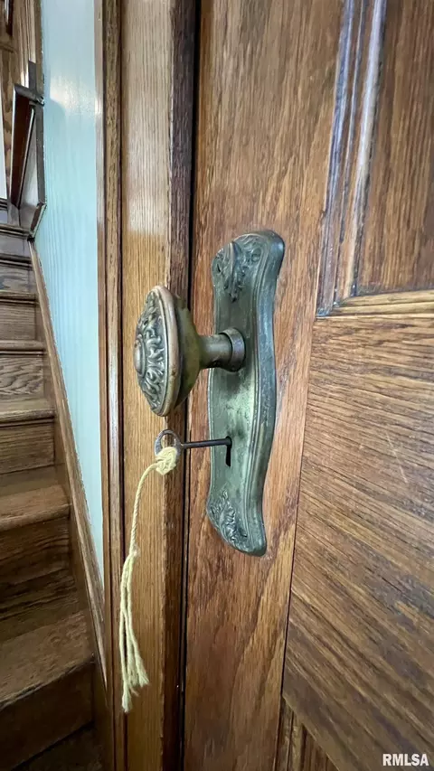 Entry Way - 401 E Keys Ave, Springfield, IL 62702 photo 5 of 8