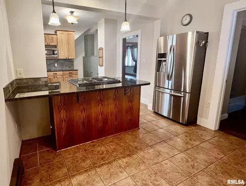 Kitchen - 401 E Keys Ave, Springfield, IL 62702 photo 4 of 4