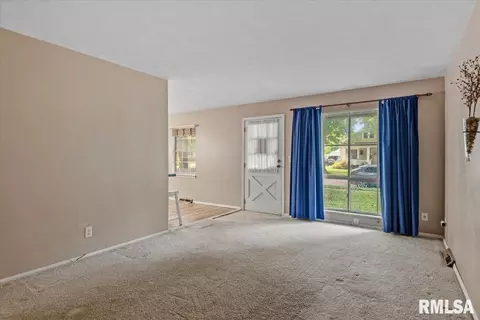 Living - 2528 Holmes Ave, Springfield, IL 62704 photo 1 of 1