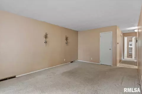 Entry Way - 2528 Holmes Ave, Springfield, IL 62704 photo 1 of 1
