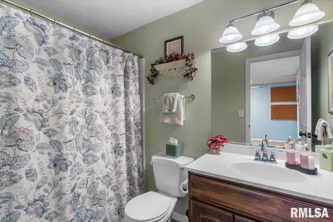 Bath - 7409 Piper Glen Dr, Springfield, IL 62711 photo 5 of 5