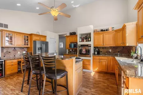 Kitchen - 7409 Piper Glen Dr, Springfield, IL 62711 photo 2 of 4