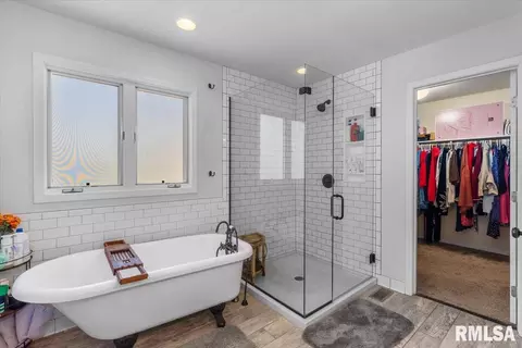 Bath - 7409 Piper Glen Dr, Springfield, IL 62711 photo 2 of 5