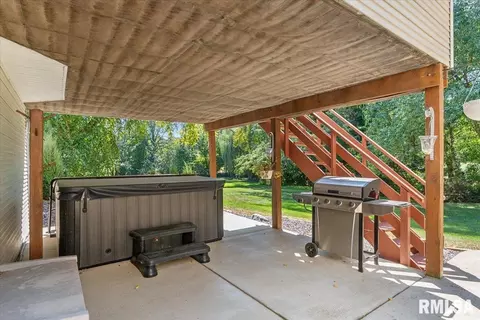 Exterior - 7409 Piper Glen Dr, Springfield, IL 62711 photo 6 of 11