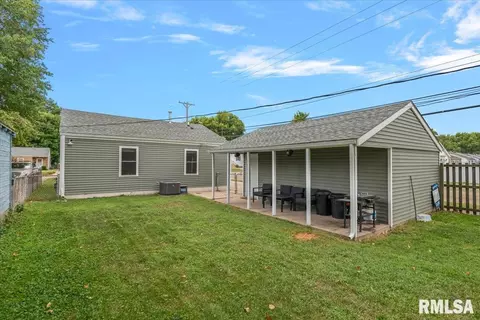 Exterior - 1936 N 21st St, Springfield, IL 62702 photo 2 of 3