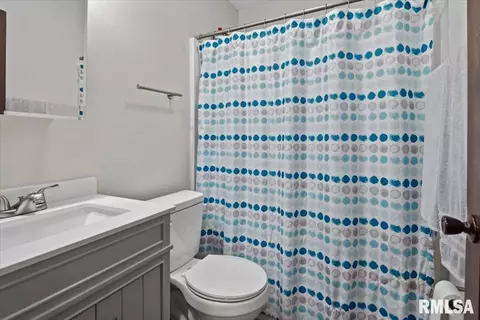 Bath - 1936 N 21st St, Springfield, IL 62702 photo 1 of 1