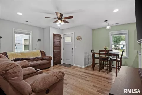 Entry Way - 1936 N 21st St, Springfield, IL 62702 photo 3 of 6