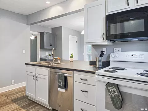 Kitchen - 3016 Linden Ave, Springfield, IL 62702 photo 2 of 4
