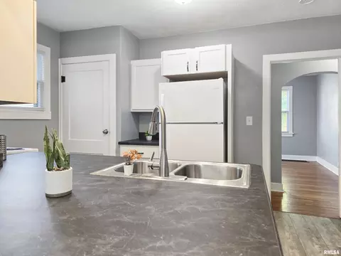 Kitchen - 3016 Linden Ave, Springfield, IL 62702 photo 4 of 4