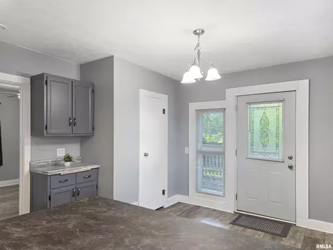Entry Way - 3016 Linden Ave, Springfield, IL 62702 photo 3 of 3
