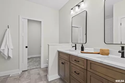 Bath - 1711 Ambleside Dr, Springfield, IL 62711 photo 1 of 5