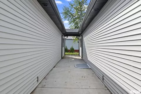 Entry Way - 1711 Ambleside Dr, Springfield, IL 62711 photo 5 of 6