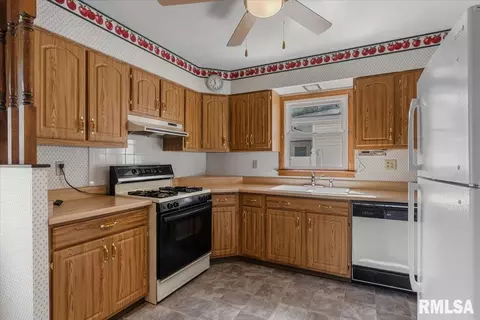 Kitchen - 8 Foresters Ln, Springfield, IL 62704 photo 1 of 2