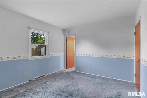 Bedroom - 8 Foresters Ln, Springfield, IL 62704 photo 1 of 9