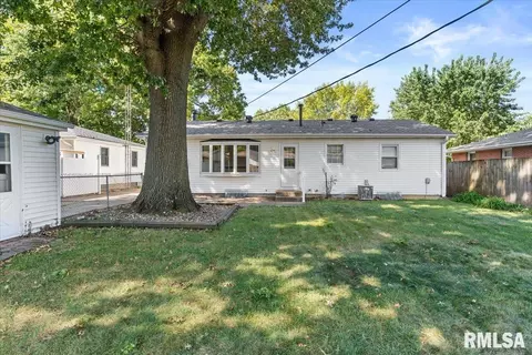 Exterior - 8 Foresters Ln, Springfield, IL 62704 photo 3 of 5