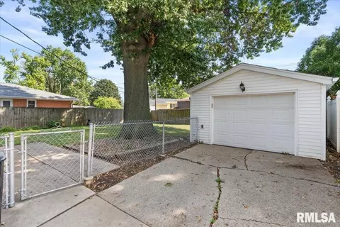 Exterior - 8 Foresters Ln, Springfield, IL 62704 photo 1 of 5