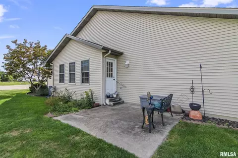 Exterior - 3111 El Dorado Dr, Springfield, IL 62701 photo 4 of 7