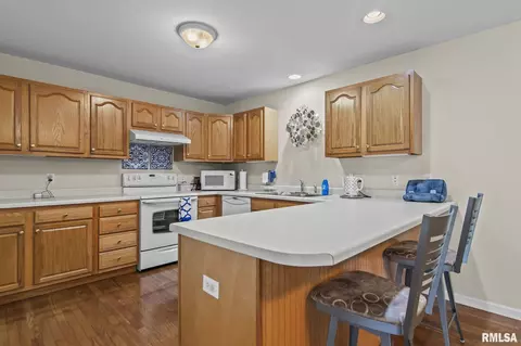 Kitchen - 3111 El Dorado Dr, Springfield, IL 62701 photo 2 of 4