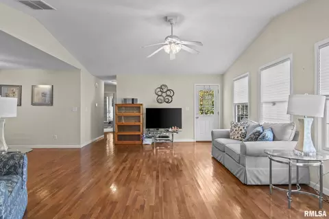 Living - 3111 El Dorado Dr, Springfield, IL 62701 photo 1 of 2