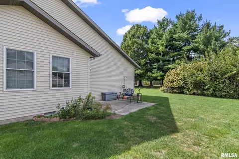 Exterior - 3111 El Dorado Dr, Springfield, IL 62701 photo 6 of 7