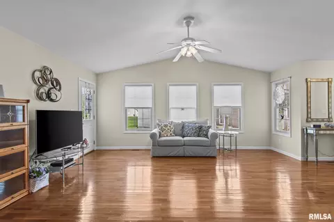 Living - 3111 El Dorado Dr, Springfield, IL 62701 photo 2 of 2