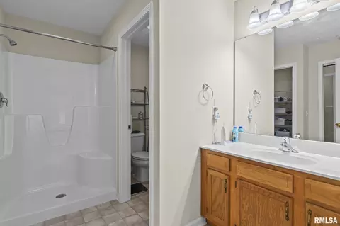 Bath - 3111 El Dorado Dr, Springfield, IL 62701 photo 1 of 2